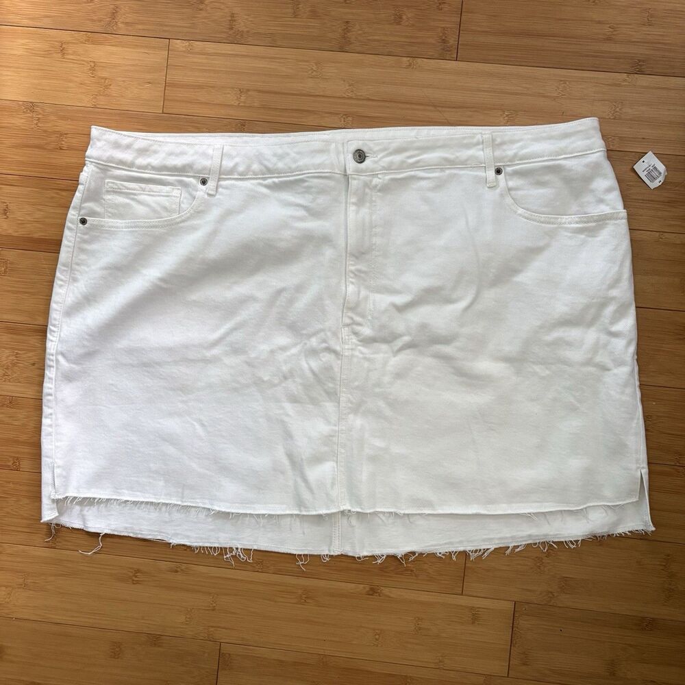 Old Navy Women’s High-Rise Secret Smooth White Denim Mini Skirt Plus Size 28